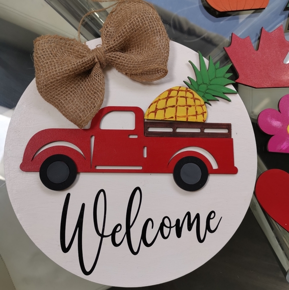 Interchangeable handmade welcome sign - Picture 2 of 3